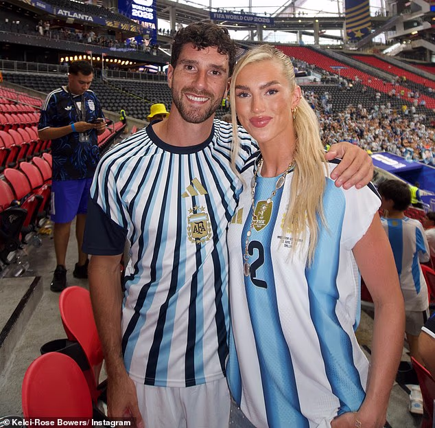 Anglická priateľka Marcosa Senesiho bude podporovať jeho a Argentínu, keď sa zajtra večer stretnú s Anglickom