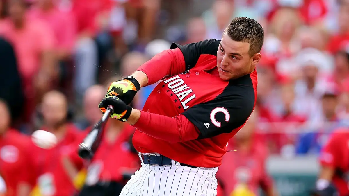 Anthony Rizzo netopiere na domácej pôde počas Home Run Derby v Cincinnati.