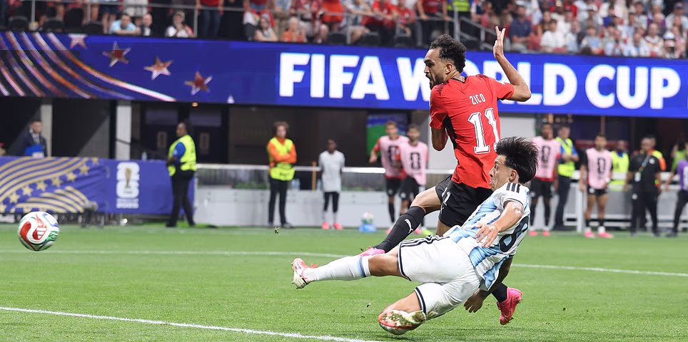 Argentína vs Egypt - Majstrovstvá sveta posledných 16 rokov NAŽIVO: Lionel Messi & Co na pokraji šokového odchodu, keď sa slabí hráči ujímajú DVOJGÓLOVÉHO vedenia v Atlante