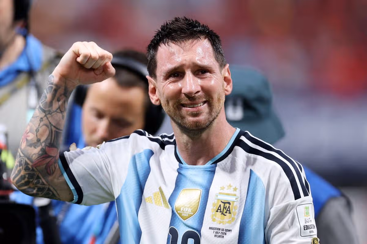 ATLANTA, GRUZÍNSKO – 7. JÚL: Lionel Messi č. 10 z Argentíny oslavuje po víťazstve 3:2 počas zápasu osemfinále FIFA World Cup 2026 medzi Argentínou a Egyptom na štadióne Atlanta 7. júla 2026 v Atlante v štáte Georgia. (Foto: Justin Setterfield/Getty Images)