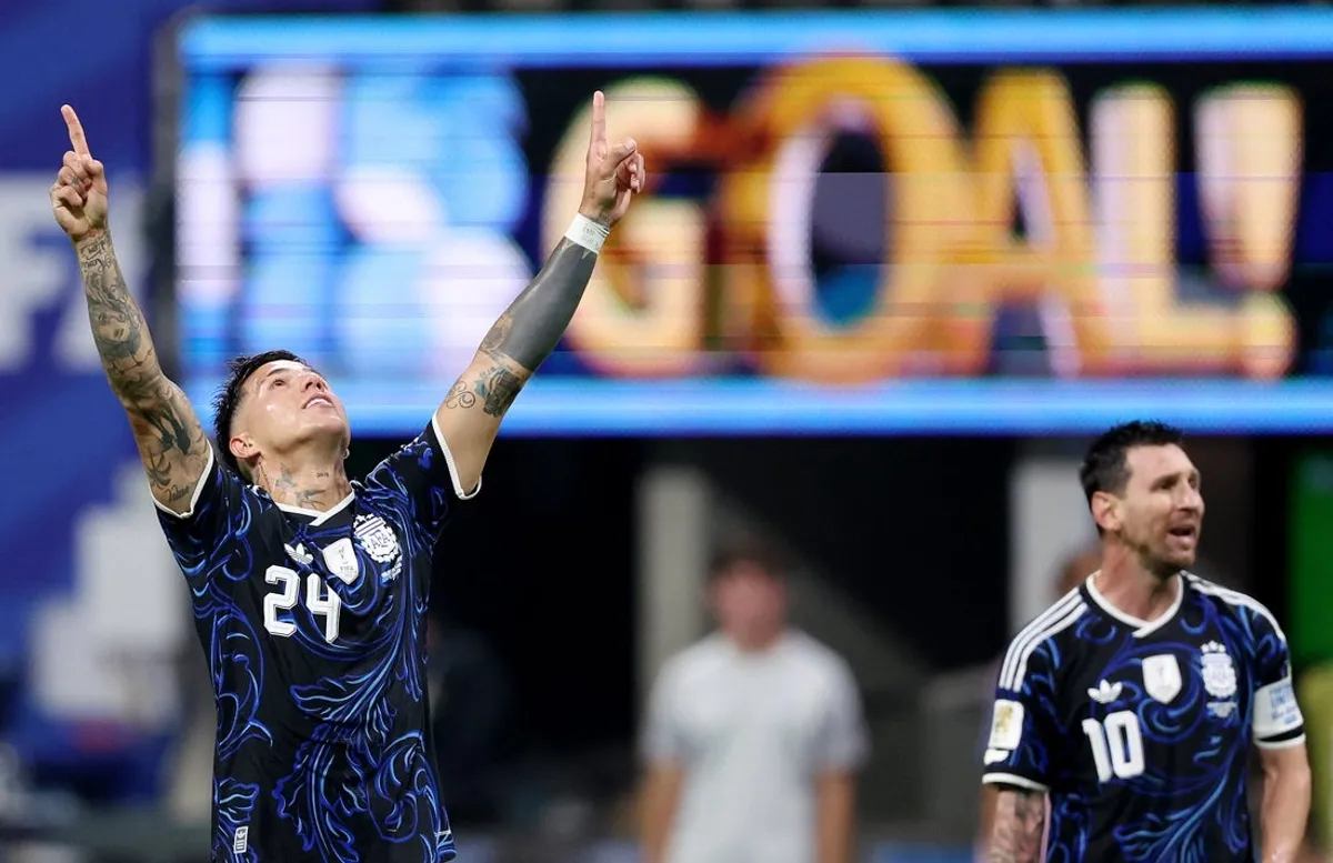 15. júla 2026; Atlanta, Georgia, USA; Argentínčan Enzo Fernandez oslavuje svoj prvý gól s Lionelom Messim. Povinný kredit: Brett Davis-Imagn Images