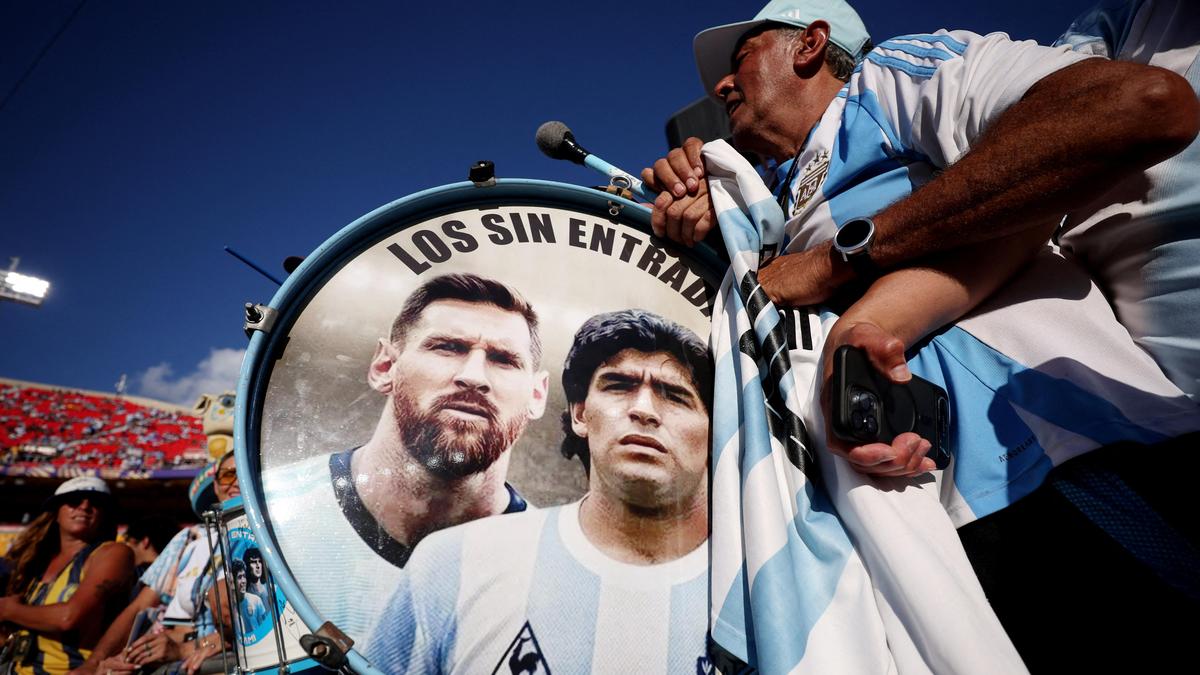 Argentínski vojnoví veteráni vyzývajú fanúšikov, aby sa pred anglickým semifinále na MS 2026 zamerali na futbal