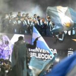 Argentínsky autobusový sprievod zadržaný 11 hráčmi, keď Lionel Messi odlieta domov | Futbal | Šport