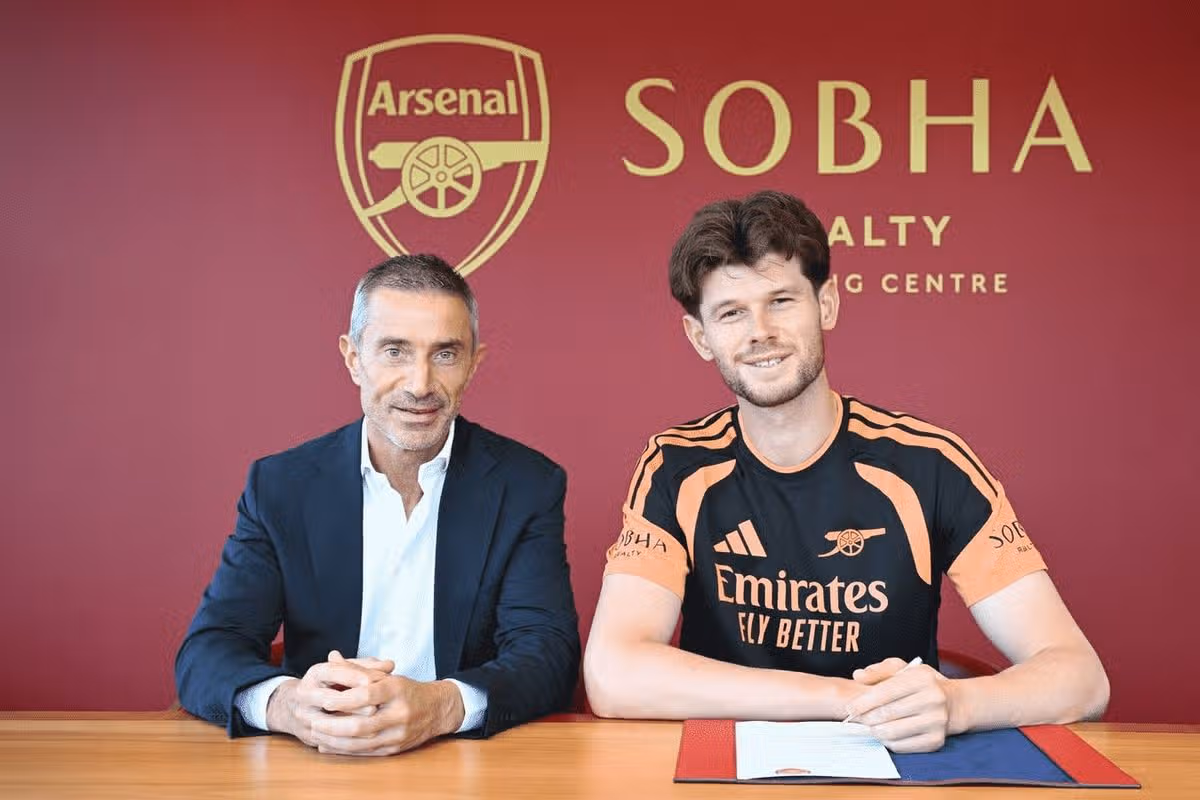 Arsenal dokončil druhý letný kontrakt ako hviezda Premier League sa pripojila k „najväčšiemu klubu v Anglicku“