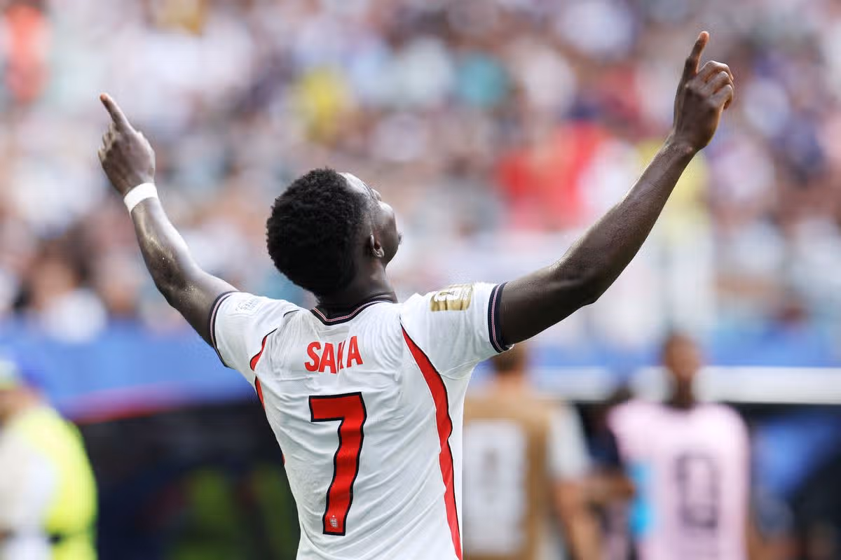 Bukayo Saka ukončil sezónu v najlepšej forme, aby sa Arsenal vrátil