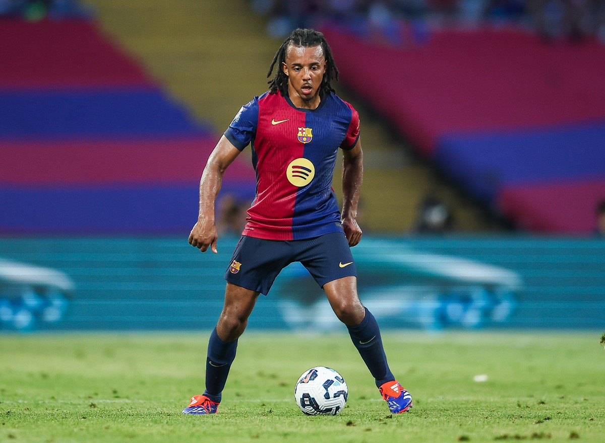 Jules Kounde v akcii za Barcelonu