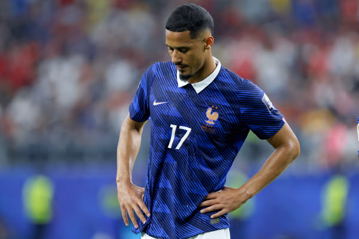 Obranca Arsenalu William Saliba v závere sezóny zápasil so zraneniami.