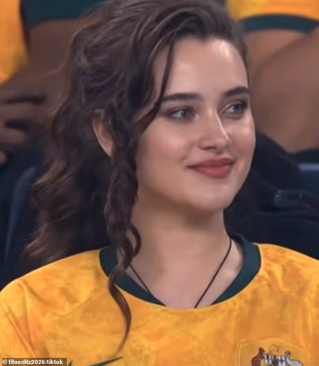 Zábery Katherine Langford (na obrázku) sa stali virálnymi na sociálnych médiách a jeden príspevok TikTok získal 4,7 milióna lajkov