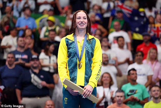 Austrálčanka, zlatá olympijská medailistka Mollie O'Callaghan (na snímke na parížskych hrách) odhalila zranenie chrbtice, ktoré takmer zničilo jej kampaň na Hry Commonwealthu.