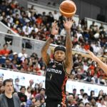 Filipínsky import Ray Parks v akcii pre Osaku Evessu v japonskej B.League.