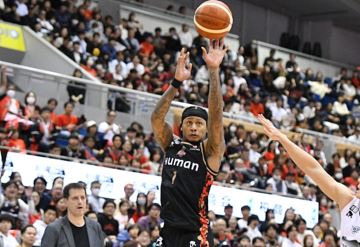 Filipínsky import Ray Parks v akcii pre Osaku Evessu v japonskej B.League.