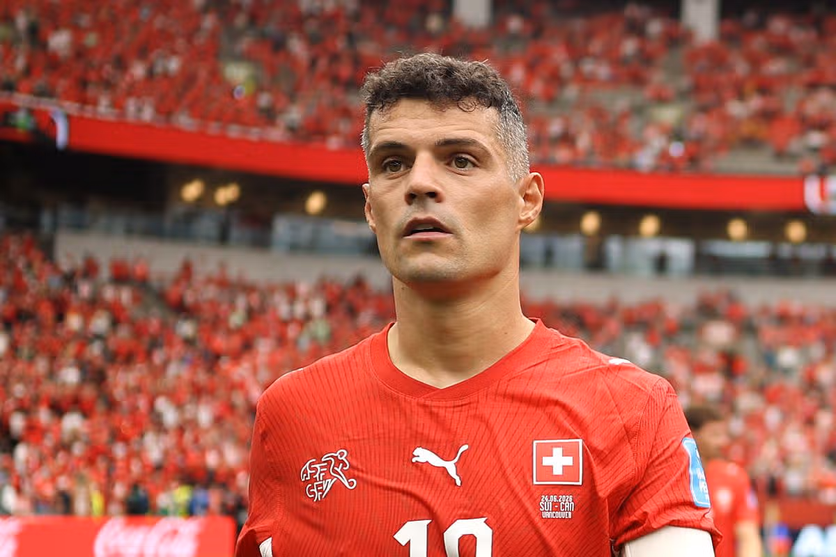Grant Xhaka nie je na predaj, pretože Sunderland odmietol prístup Chelsea.