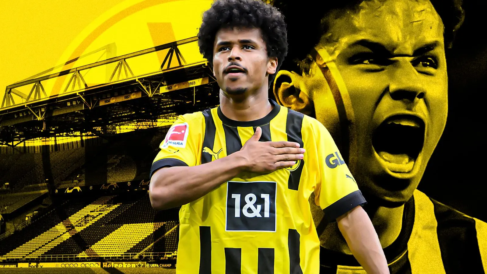 Karim Adeyemi v drese Borussie Dortmund oslavuje pred štadiónom.