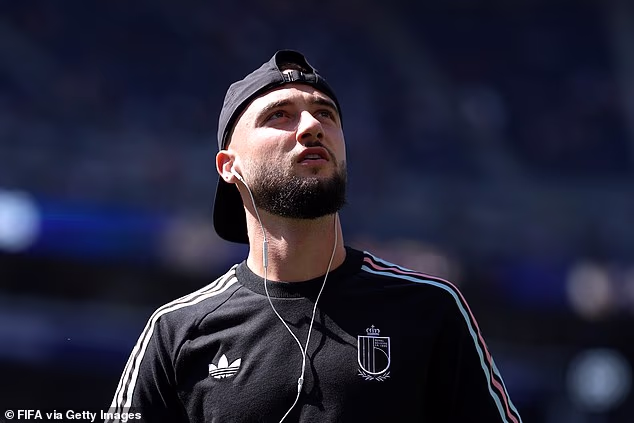 Belgický obranca Zeno Debast je v centre sporu klub proti krajine na majstrovstvách sveta