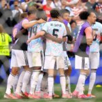 Belgicko oslavuje víťazstvo na majstrovstvách sveta nad USA priamym kopaním na FIFA a Donalda Trumpa