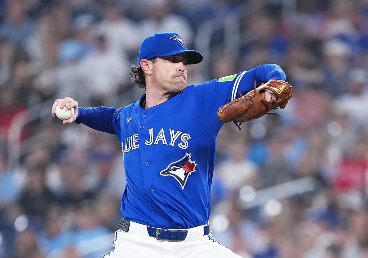 18. júla 2026; Toronto, Ontario, CAN; Nadhadzovač Toronta Blue Jays Shane Bieber (57) hádže ihrisko proti Chicago White Sox počas prvej zmeny v Rogers Centre. Povinný kredit: Nick Turchiaro-Imagn Images