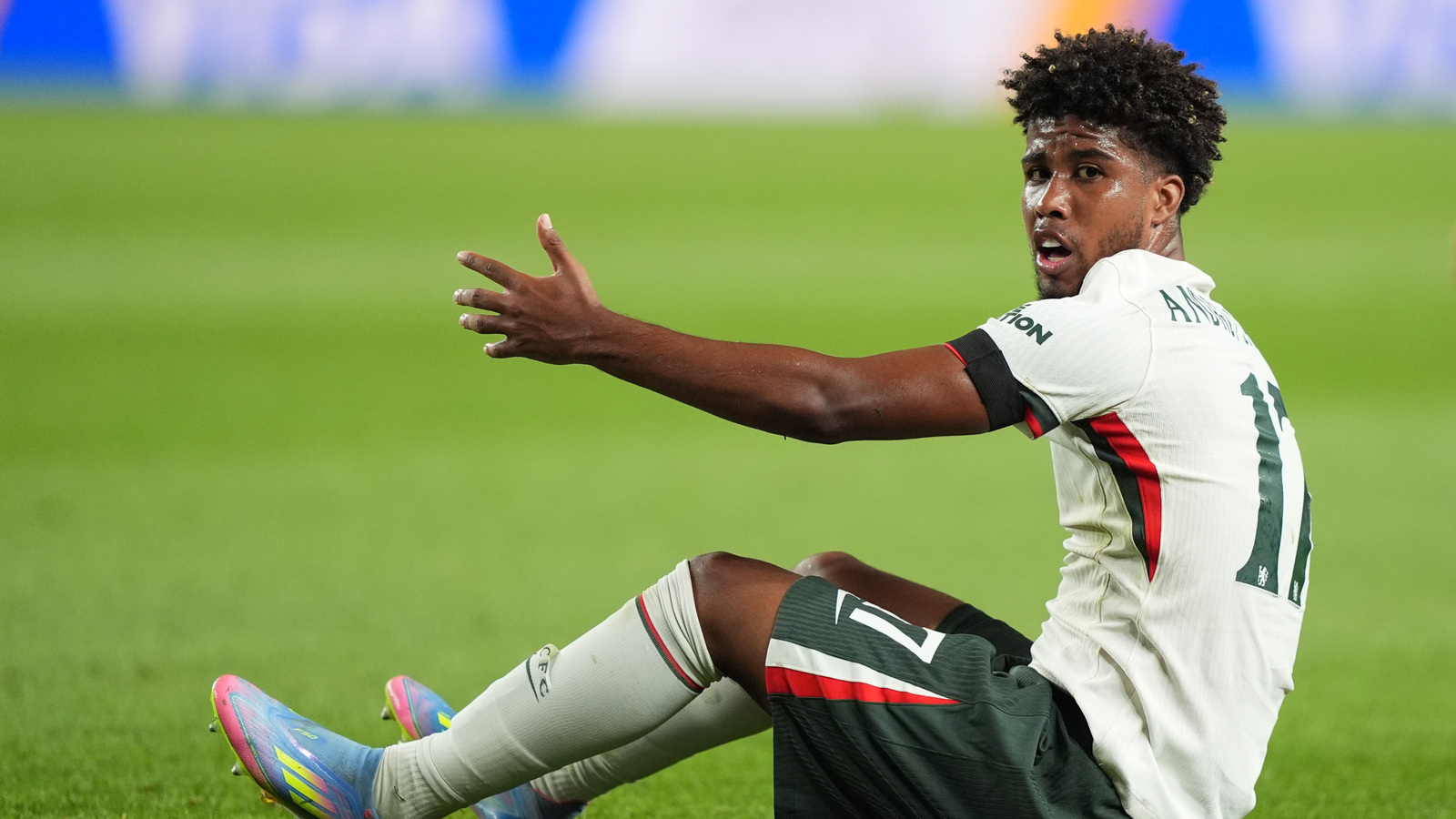 Bol odhalený užší zoznam troch hráčov stredného poľa Manchestru United