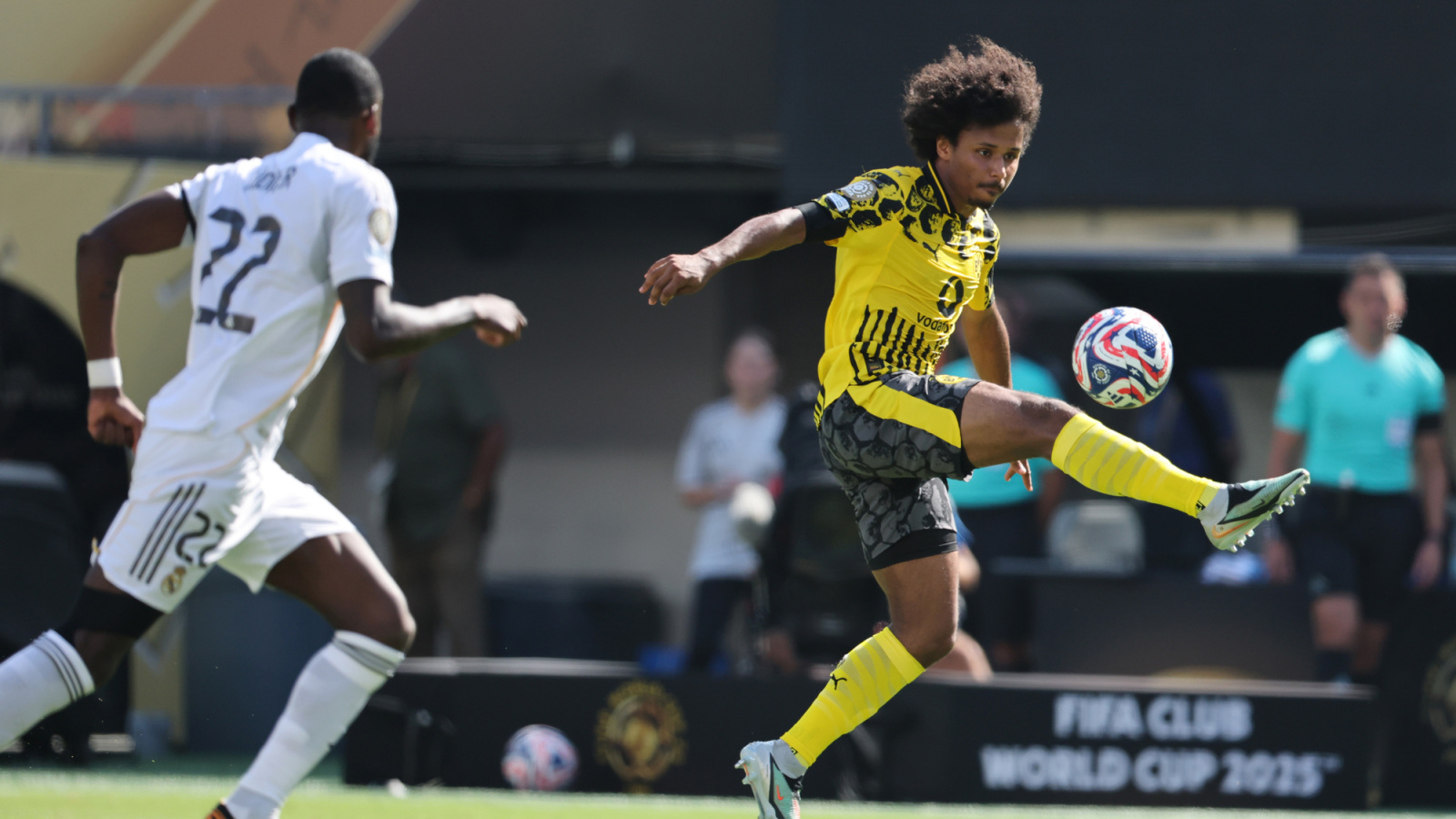 Borussia Dortmund oficiálne potvrdila, že Karim Adeyemi rokuje o prestupe o vstupe do klubu