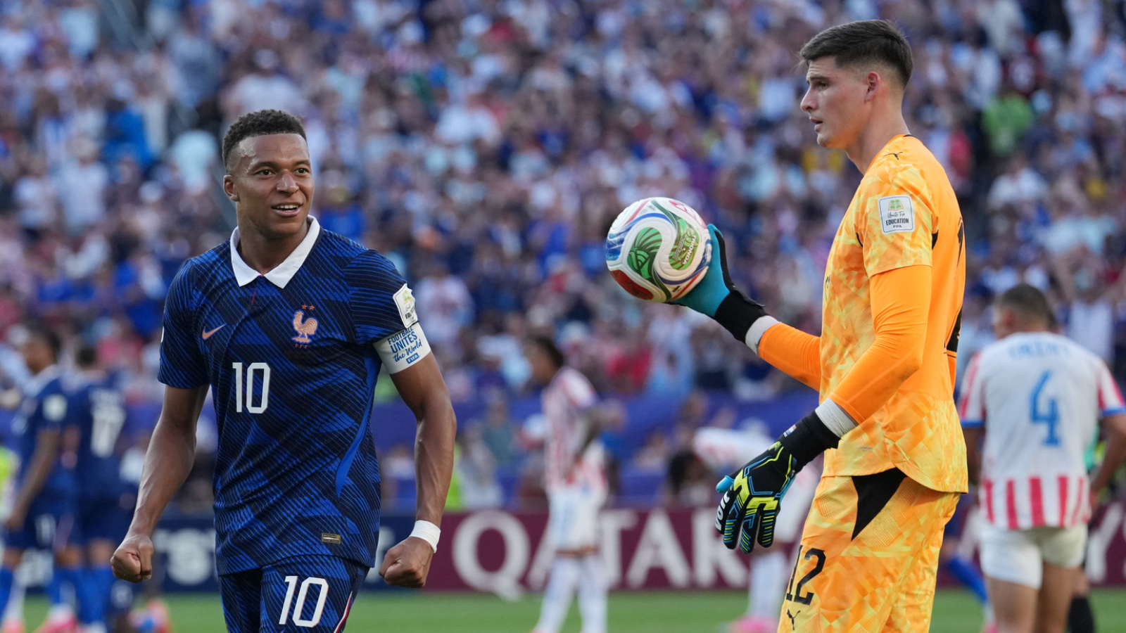 Brankár Paraguaja vysvetľuje svoj neúctivý krok proti Kylianovi Mbappemu