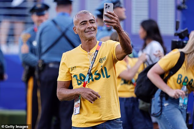 Brazílska futbalová legenda Romario vášnivo vyzvala na prepustenie Carla Ancelottiho