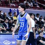 Brian Castro z Atenea počas zápasu proti UST v mužskom volejbalovom turnaji sezóny 87 UAAP.
