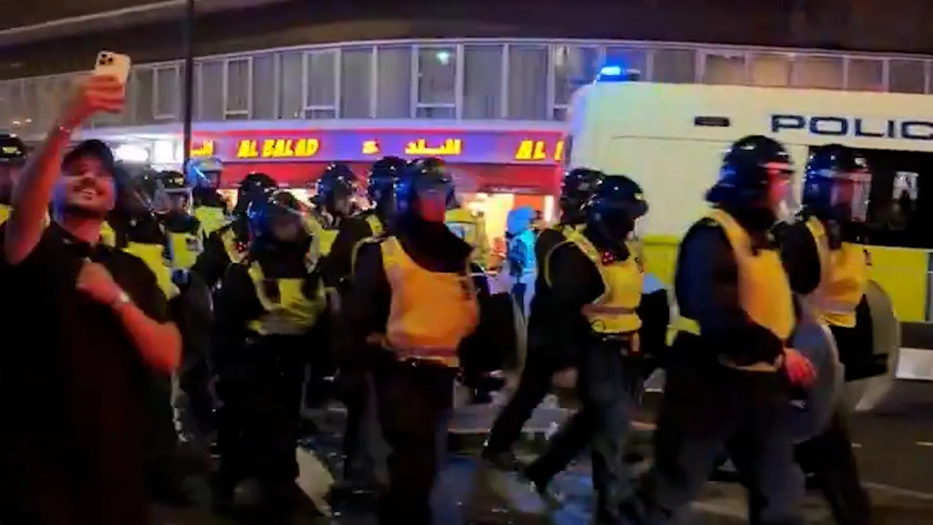 Britská polícia čelí fanúšikom Maroka kvôli nepokojom po prehre na majstrovstvách sveta | Svetový pohár