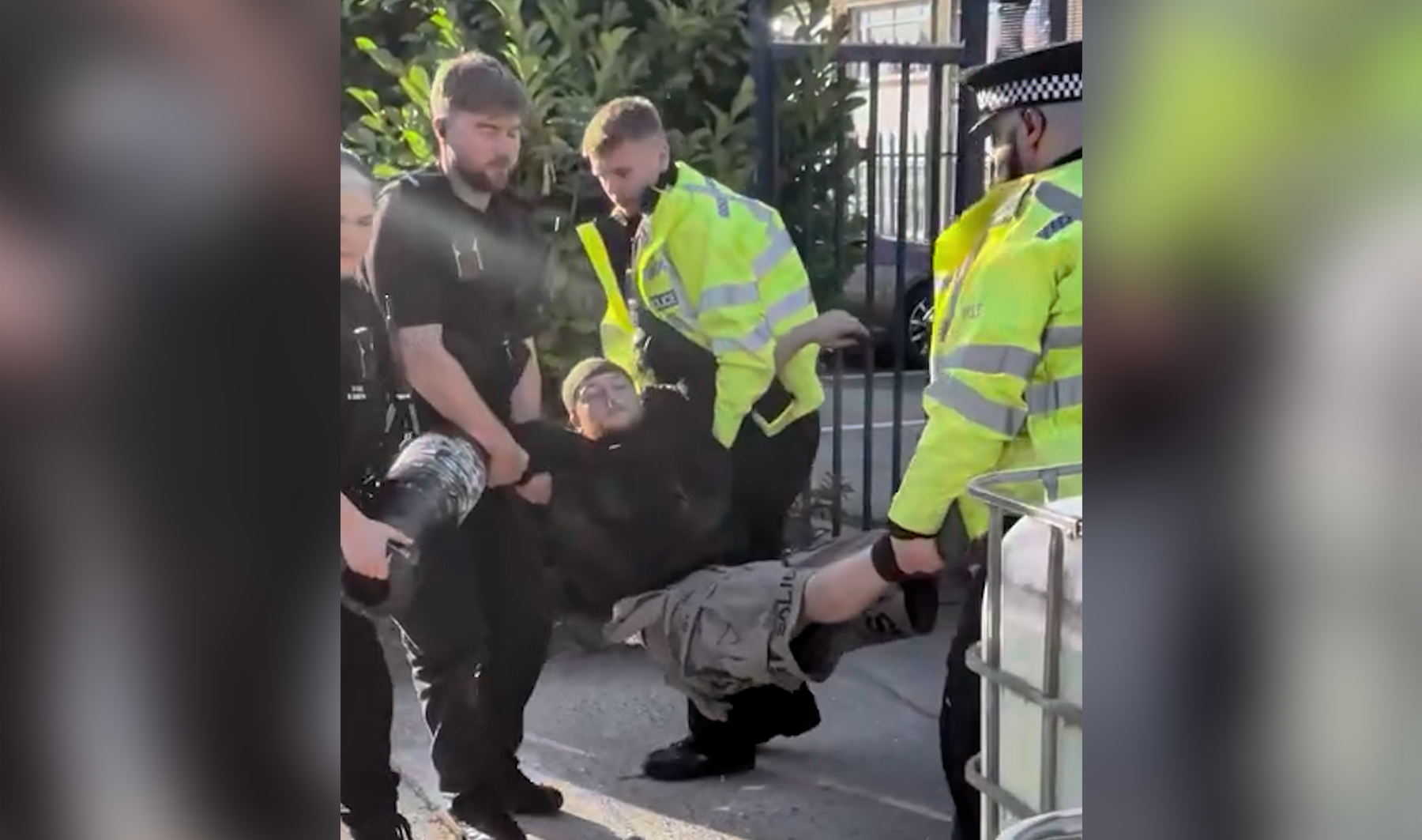 Britská polícia zatkla aktivistov v izraelskom závode na výrobu dronov | Správy z Gazy