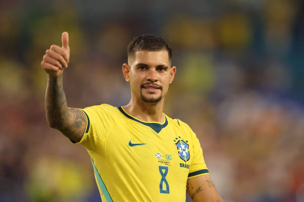 Bruno Guimaraes dáva palec hore