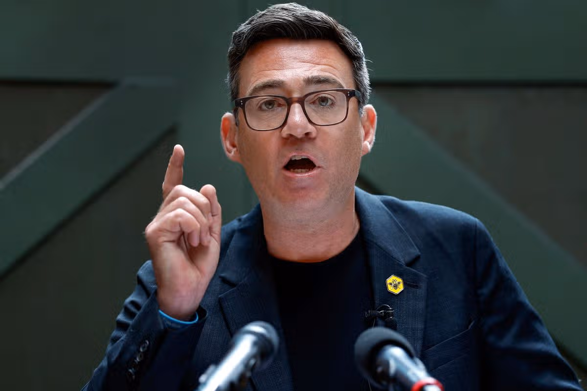 MANCHESTER, ANGLICKO – 29. JÚNA: Andy Burnham, poslanec za Makerfield, predniesol prejav v The People's Museum 29. júna 2026 v Manchestri v Anglicku. (Foto: Jeff J Mitchell/Getty Images)