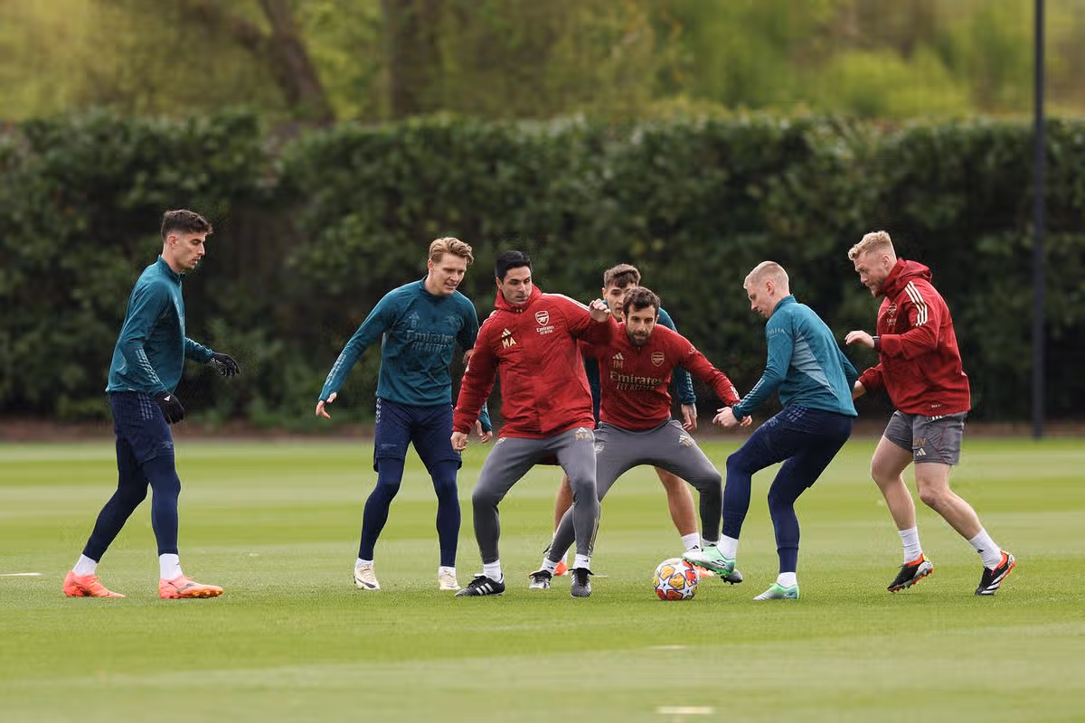 Oleksandr Zinchenko je teraz po uvoľnení Ajaxom bez klubu