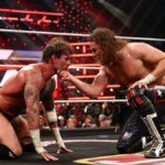 CM Punk a Sami Zayn sa stretnú počas Monday Night RAW v Allstate Arena v Chicagu, Illinois.