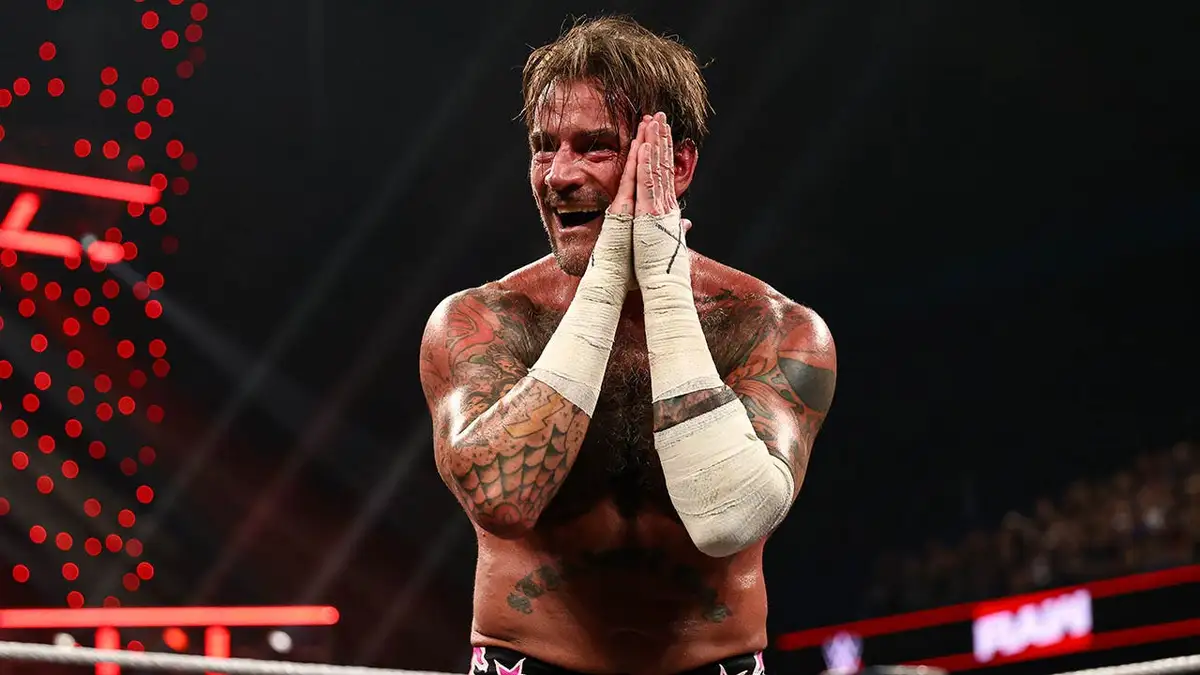 CM Punk sa usmieva počas Monday Night RAW v Allstate Arena.