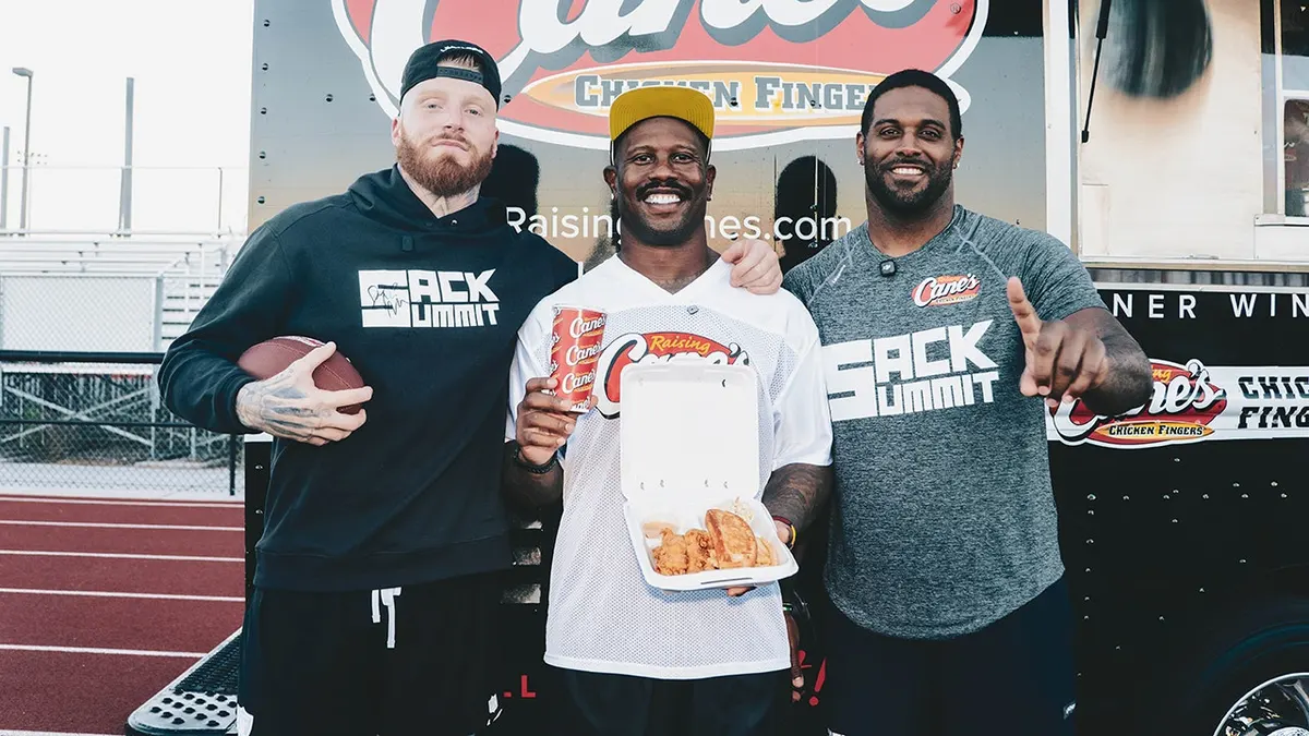 Maxx Crosby, Von Miller a Cam Jordan na Summite v Sacku