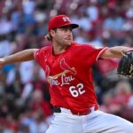 10. júla 2026; Louis, Missouri, USA; Louis Cardinals zakladajúci nadhadzovač Kyle Leahy (62) hádže proti Atlanta Braves počas prvej zmeny na Busch Stadium. Povinný kredit: Jeff Curry-Imagn Images