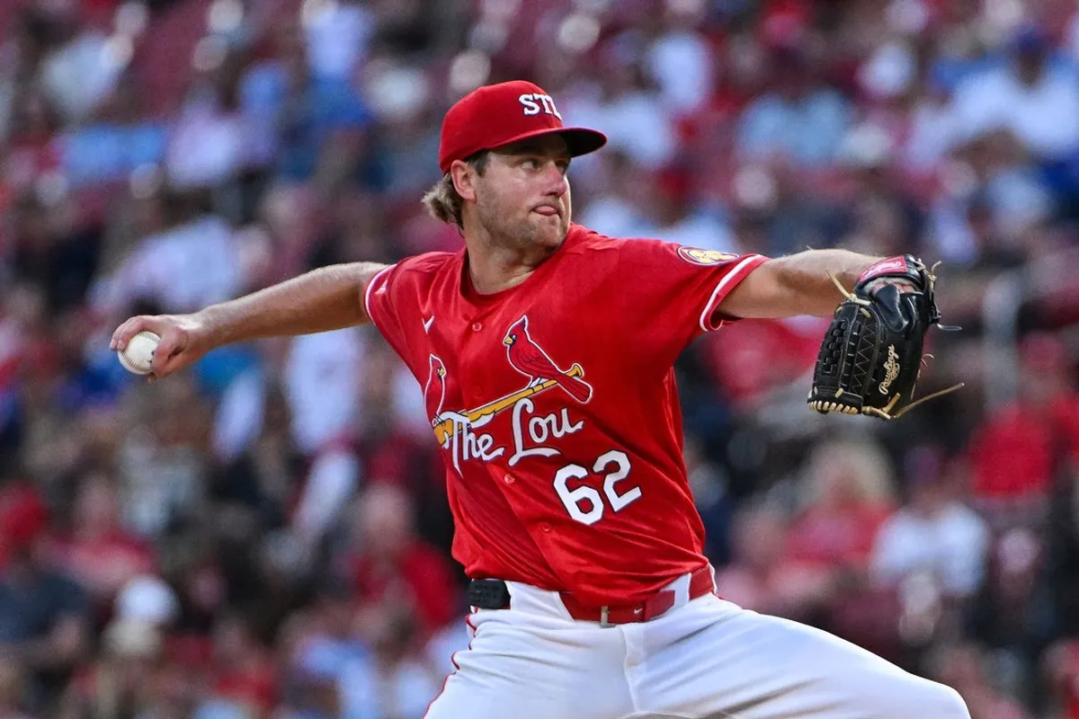 10. júla 2026; Louis, Missouri, USA; Louis Cardinals zakladajúci nadhadzovač Kyle Leahy (62) hádže proti Atlanta Braves počas prvej zmeny na Busch Stadium. Povinný kredit: Jeff Curry-Imagn Images