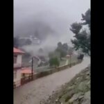 Cez afganskú dedinu sa v momente prehnali desivé záplavy | Správy