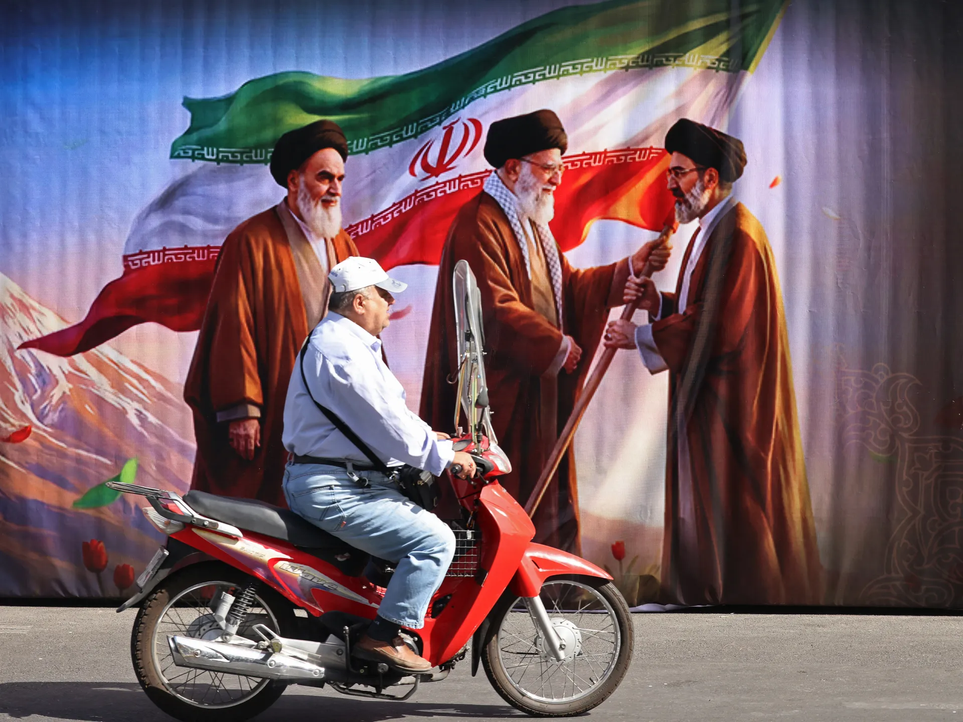 Chamenei rodina smúti, ale Mojtabova neprítomnosť podnecuje verejnú neistotu | Americko-izraelská vojna proti Iran News