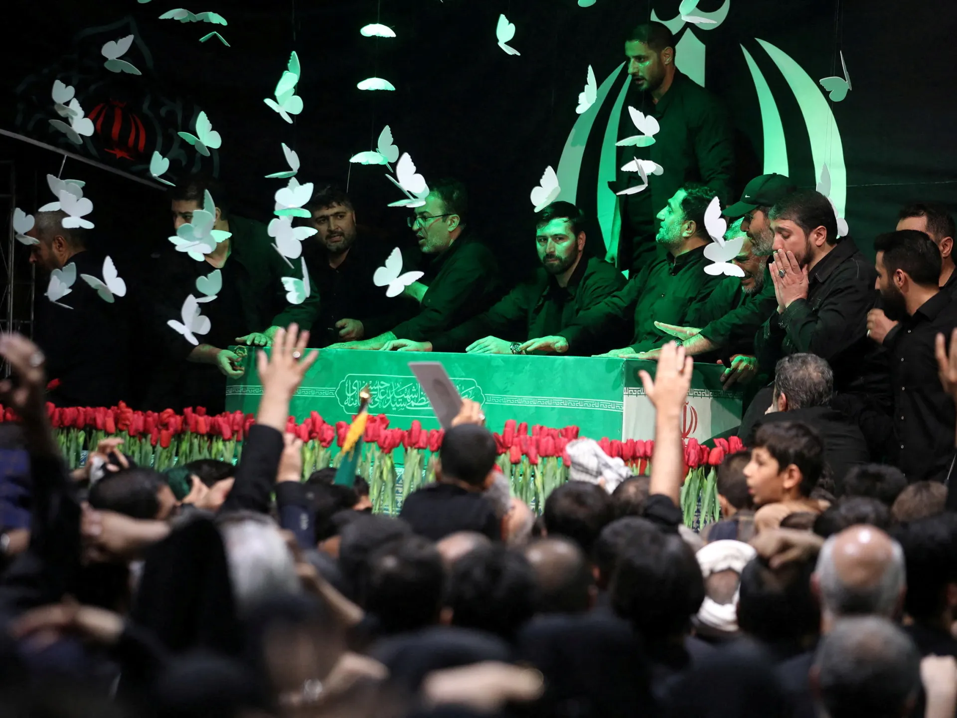 Chameneího rakva je pripravená, keď sa Irán pripravuje na sedemdňový pohreb | Nekrológy Novinky