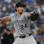 7. júla 2026; Los Angeles, Kalifornia, USA; Nadhadzovač Colorado Rockies Michael Lorenzen (24) hádže počas tretej zmeny proti Los Angeles Dodgers na štadióne Dodger. Povinný kredit: Kiyoshi Mio-Imagn Images