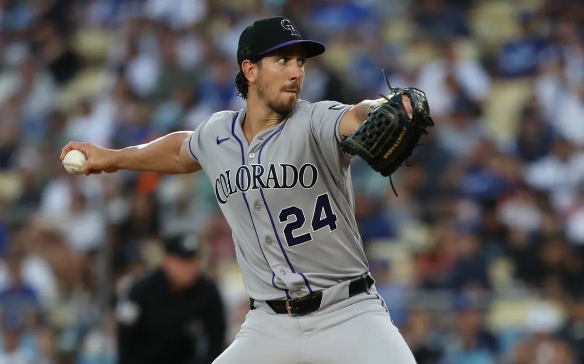 7. júla 2026; Los Angeles, Kalifornia, USA; Nadhadzovač Colorado Rockies Michael Lorenzen (24) hádže počas tretej zmeny proti Los Angeles Dodgers na štadióne Dodger. Povinný kredit: Kiyoshi Mio-Imagn Images
