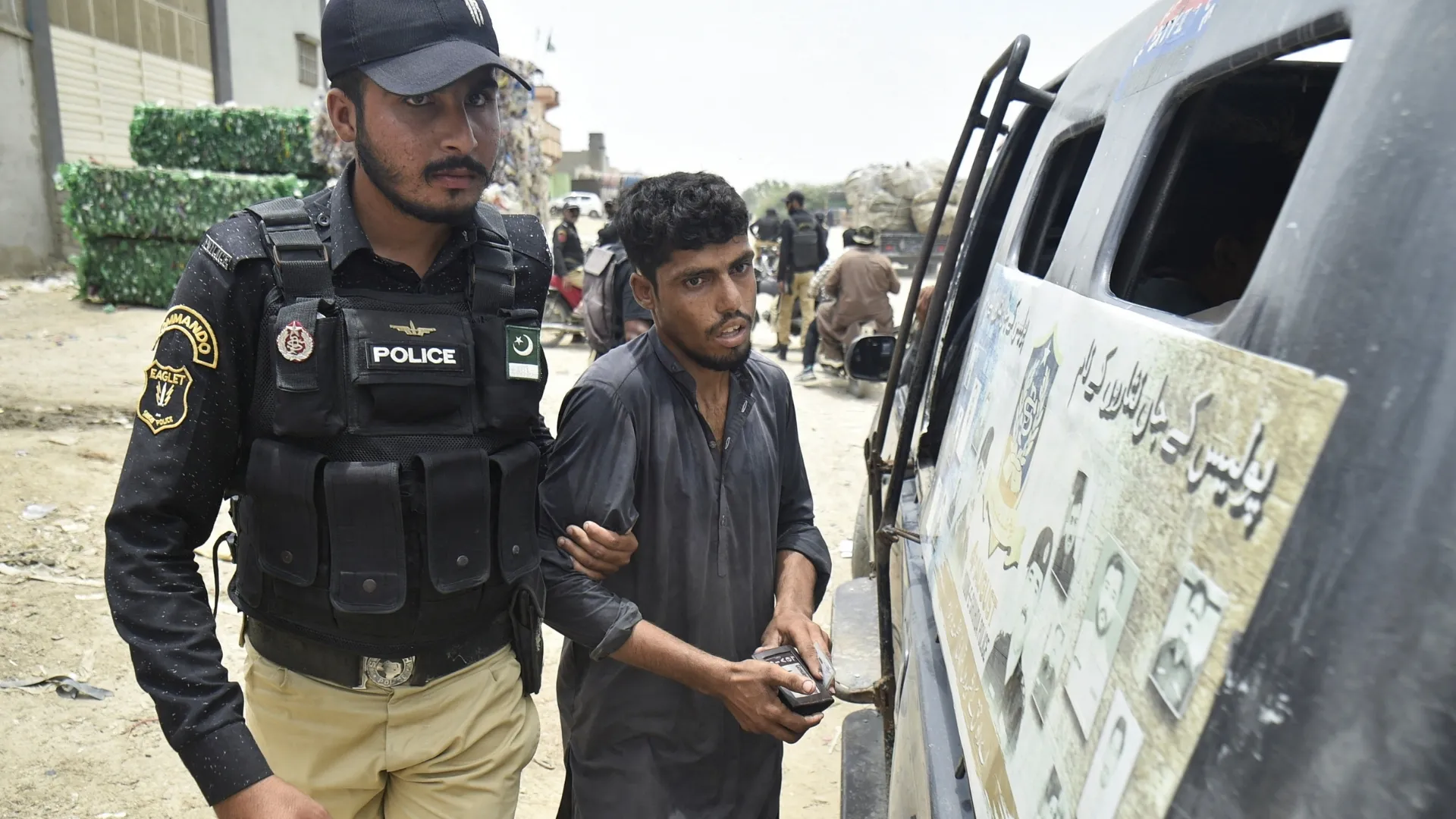Čo stojí za pakistanskou masovou deportáciou Afgancov? | Správy o utečencoch