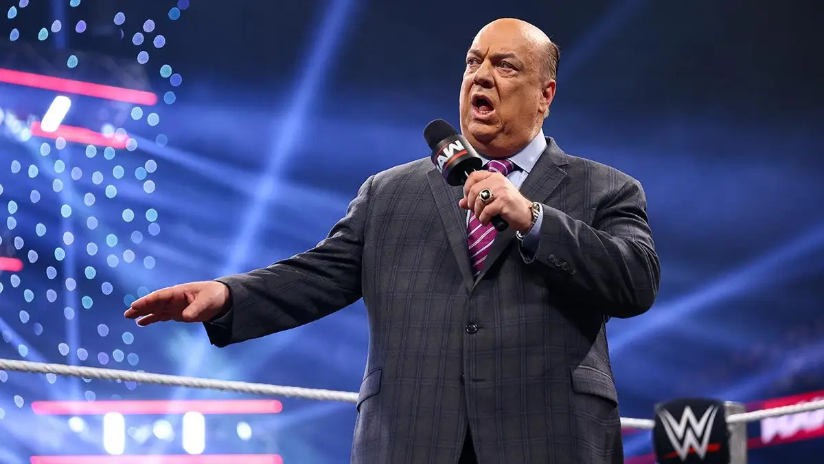 Paul Heyman hovorí v Allstate Arena v Chicagu.