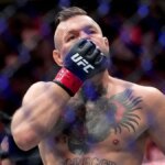 Conor McGregor reaguje po bitke v Las Vegas.