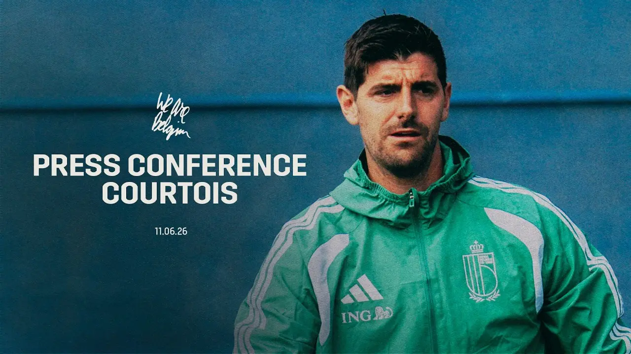 Thibaut Courtois na tlačovej konferencii v zelenej belgickej bunde.