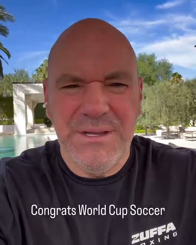 Šéf UFC Dana White sa v nedeľu pustil do produkcie Foxu z finále majstrovstiev sveta