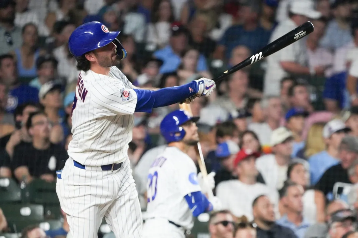 30. júna 2026; Chicago, Illinois, USA; Krátke stopár Chicaga Cubs Dansby Swanson (7) zaútočil na dva zápasy proti San Diego Padres počas piatej zmeny na Wrigley Field. Povinný kredit: David Banks-Imagn Images