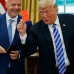 Demonštranti z finále majstrovstiev sveta dali červené karty Trumpovi, prezidentovi FIFA