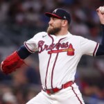 2. júla 2026; Atlanta, Georgia, USA; Nadhadzovač Atlanty Braves Dylan Lee (52) hádže proti St. Louis Cardinals v siedmej smene v Truist Parku. Povinný kredit: Brett Davis-Imagn Images