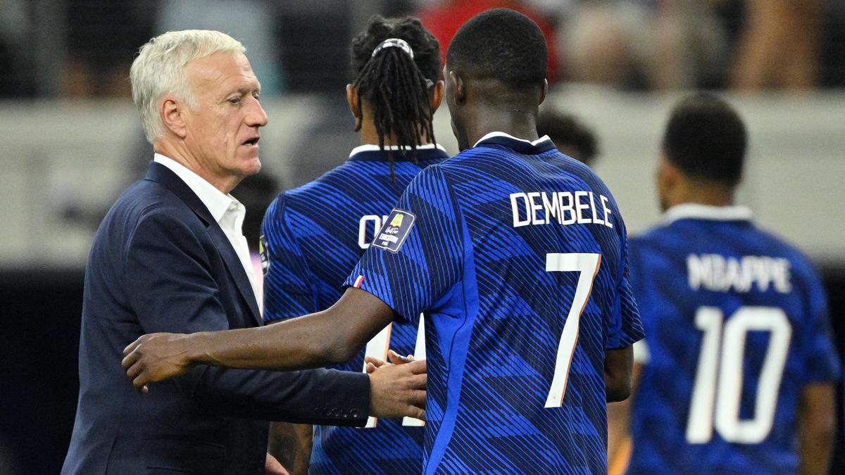 Deschamps hovorí, že Francúzsko je „zničené“ semifinálovou porážkou na majstrovstvách sveta, pýta sa rozhodca