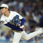 4. júla 2026; Los Angeles, Kalifornia, USA; Nadhadzovač Los Angeles Dodgers Yoshinobu Yamamoto (18) podáva vo štvrtej smene proti San Diego Padres na štadióne Dodger. Povinný kredit: Kiyoshi Mio-Imagn Images